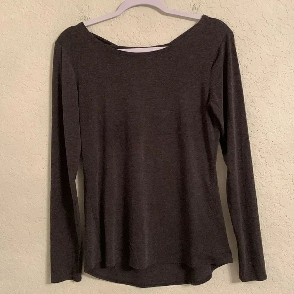 Athleta Women’s Pot Long Sleeve Tee Gray Open Twist Back Flex Tee Size S